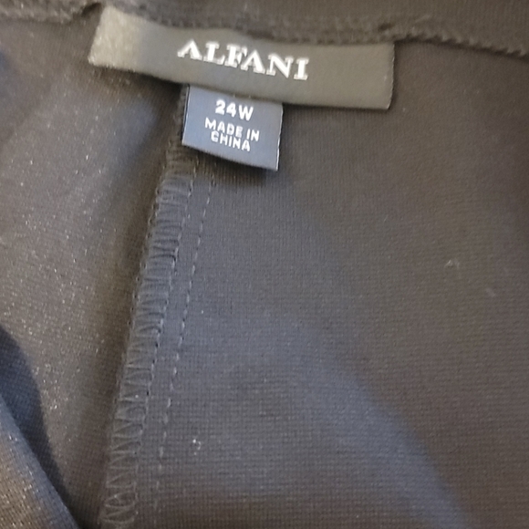 NWT Alfani Black Skinny Leg Trousers - Size 24W - Picture 4 of 5
